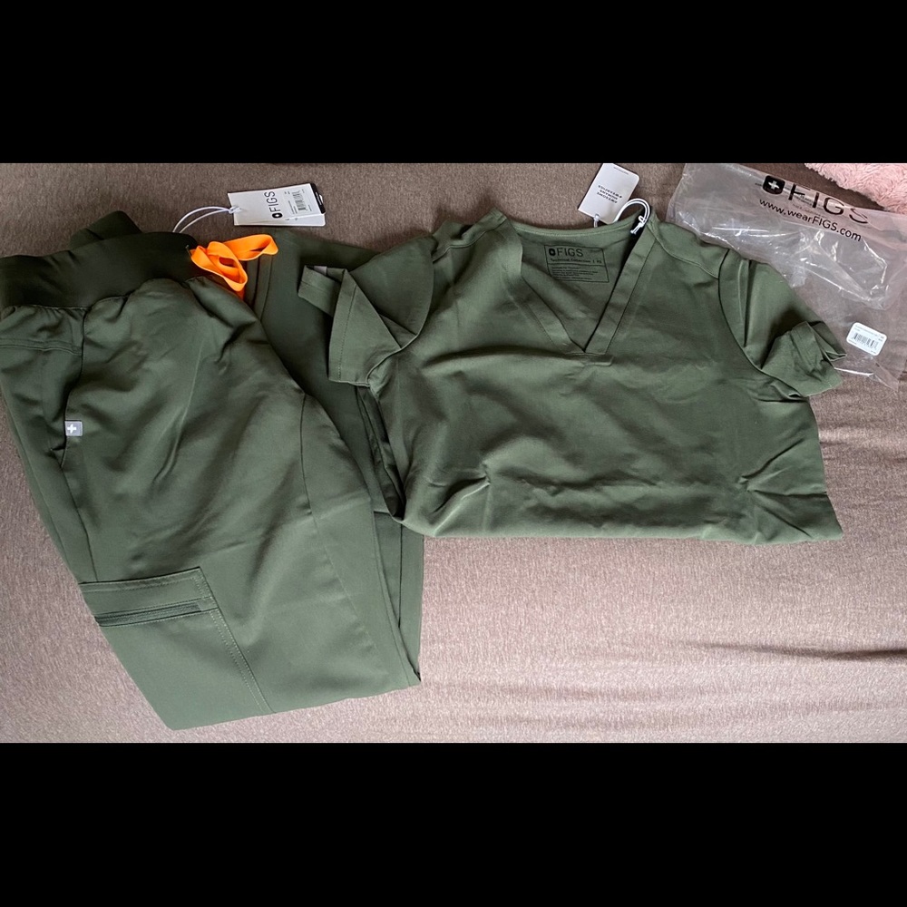 BRAND NWT FIGS Moss Scrub Set - XS